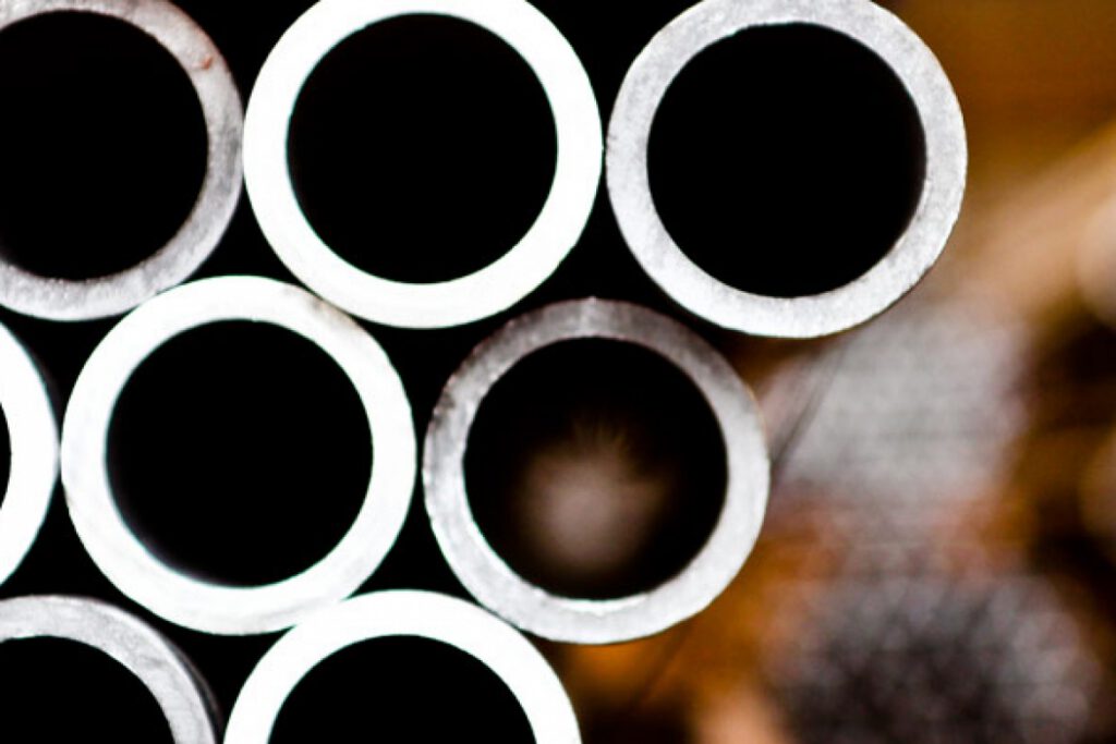 Aplicação de técnicas de inteligência computacional à caracterização de tubos de aço