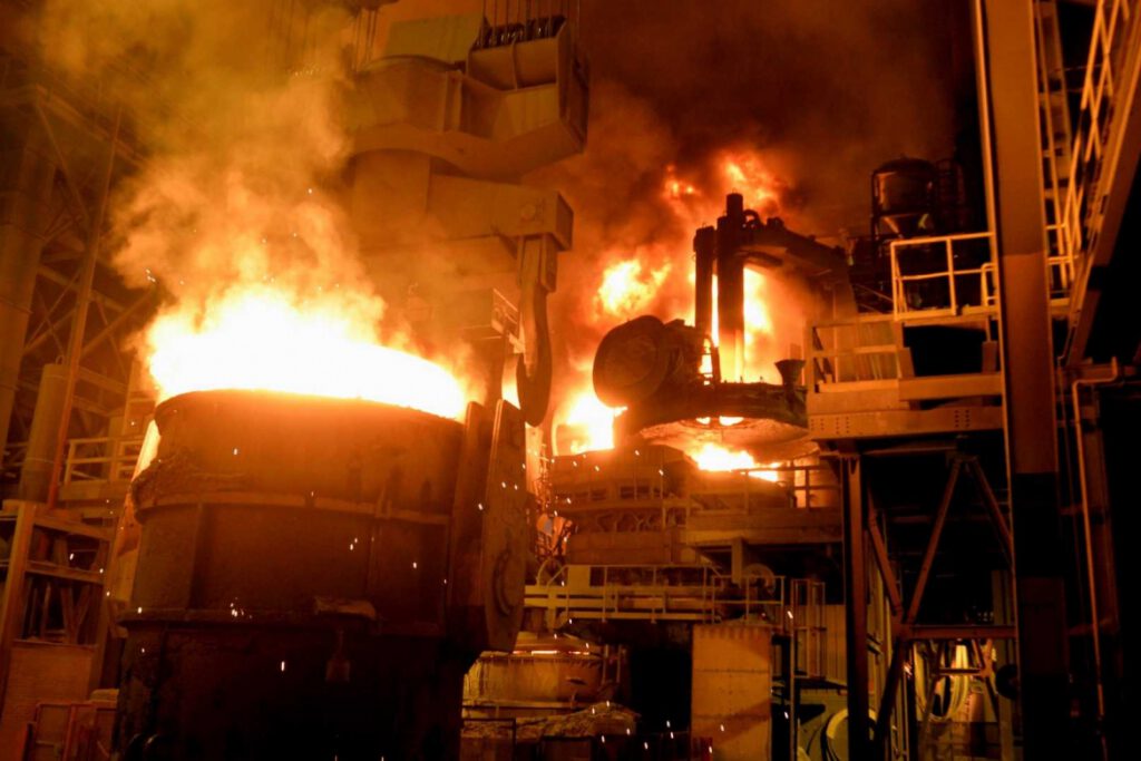 Aplicação de inteligência computacional em identificação e modelagem de processos siderúrgicos