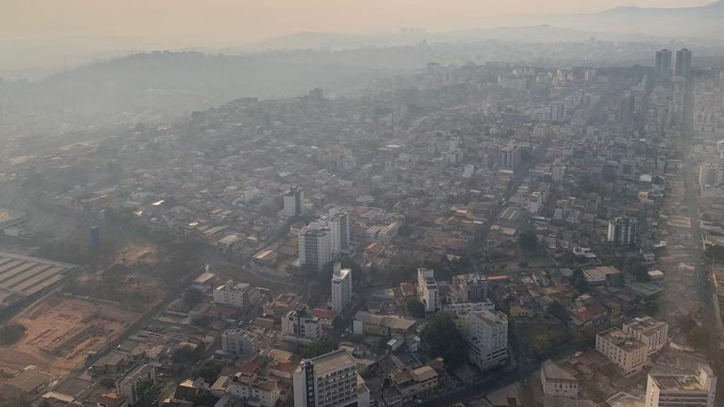 Céu de Belo Horizonte com poluição.
